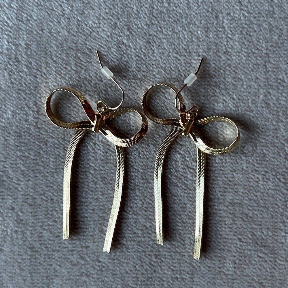 House of Harlow 1960 Gold Bow Herringbone Chain Drop Earrings 14k Plated - Picture 2 of 5
